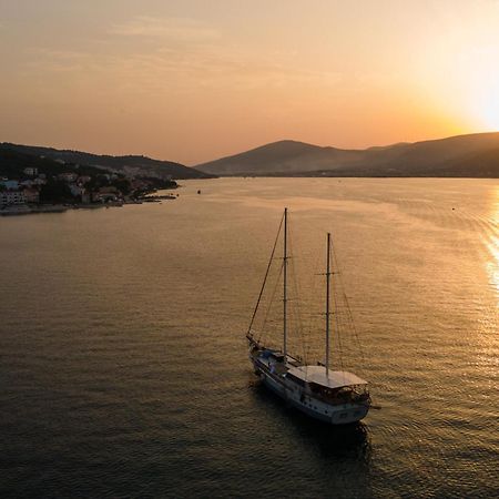 Apartments By The Sea Arbanija, Ciovo - 1085 Trogir Exterior photo